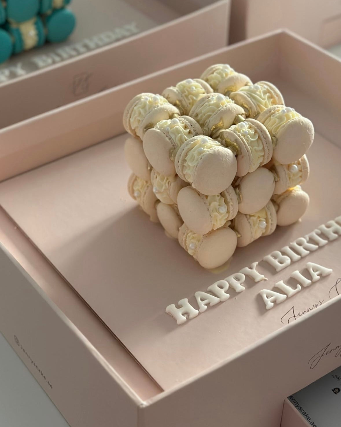 MACRONS CUBE