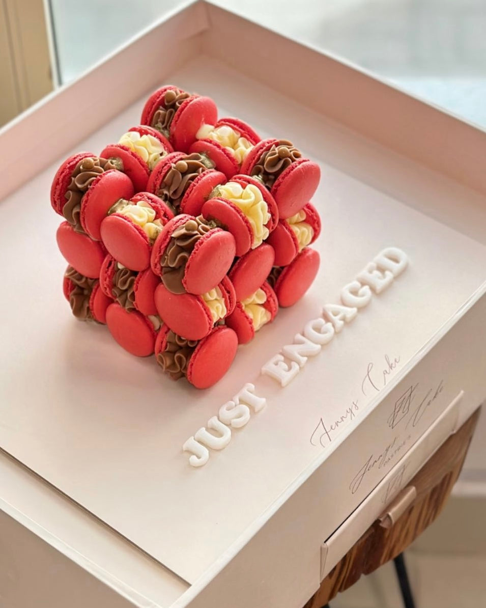 MACRONS CUBE